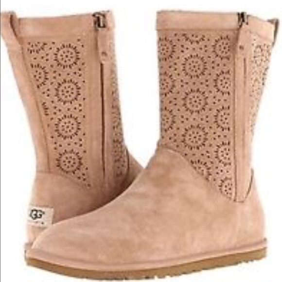 UGG low pro short boot - Picture 1 of 4